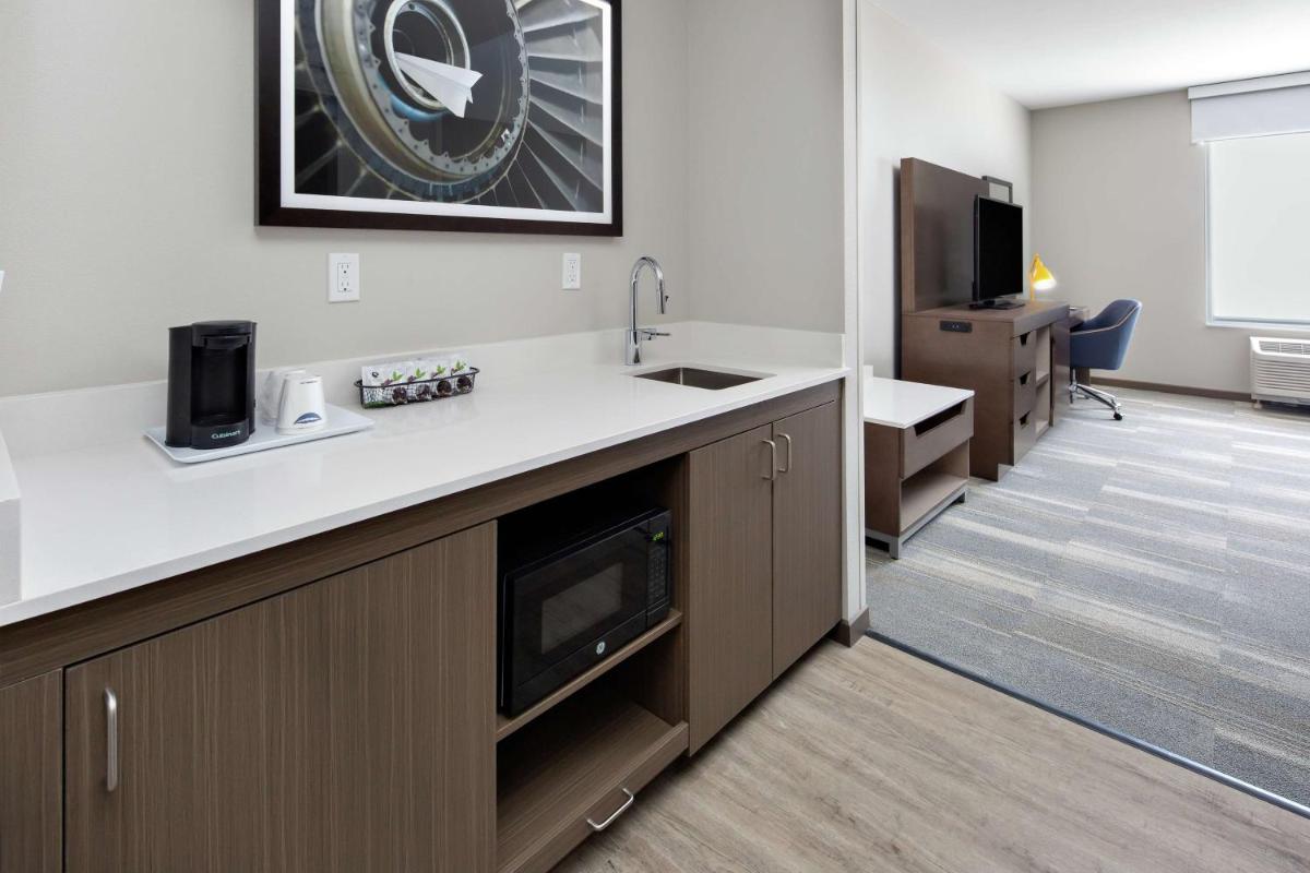 Hampton Inn & Suites San Diego Airport Liberty Station - image 5