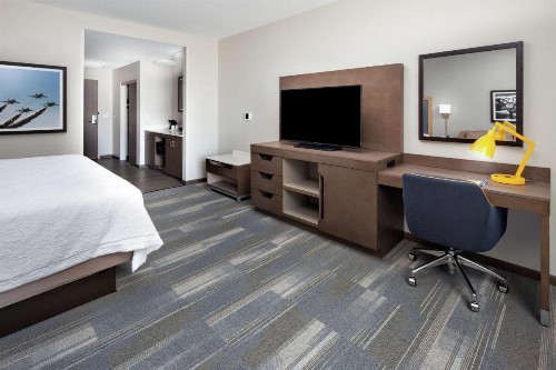 Hampton Inn & Suites San Diego Airport Liberty Station - image 9
