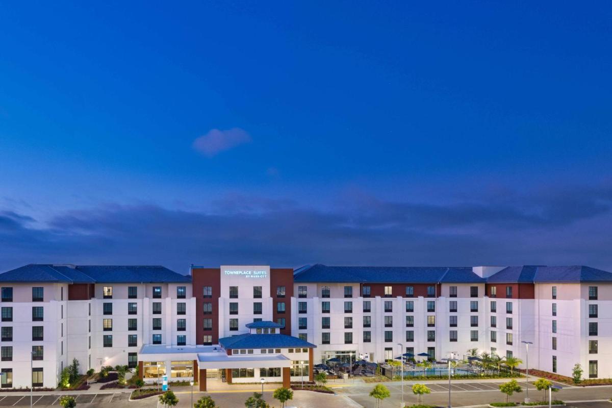 TownePlace Suites by Marriott San Diego Airport/Liberty Station - image 2