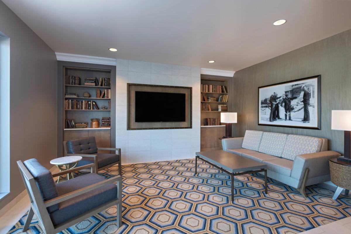 TownePlace Suites by Marriott San Diego Airport/Liberty Station - image 5
