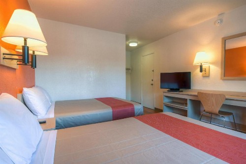 Motel 6-San Ysidro CA - San Diego - Border - image 10