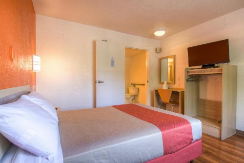 Motel 6-San Ysidro CA - San Diego - Border - image 8