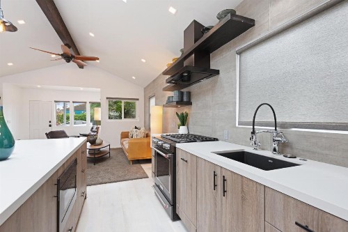 Ocean Beach Luxury - image 11