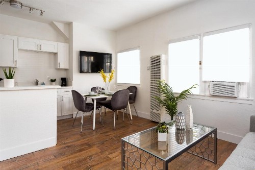 Super Host Luxury 2/1 APT - image 10