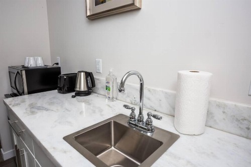 One Bedroom Apartment with Luxurious Furnitures - image 16
