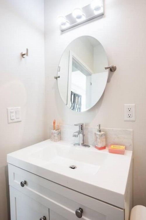 One Bedroom Apartment with Luxurious Furnitures - image 26