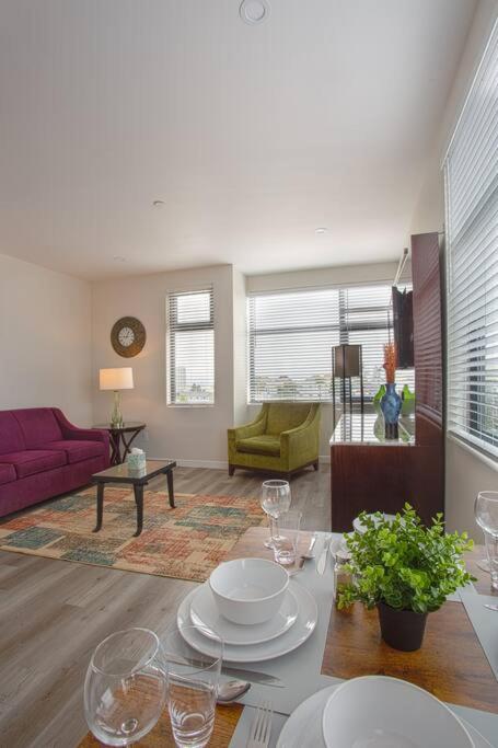 One Bedroom Apartment with Luxurious Furnitures - image 6