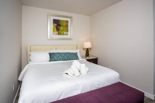 One Bedroom Apartment with Luxurious Furnitures - image 8
