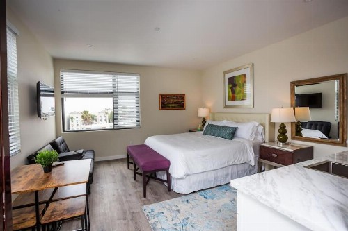 Premier Location with Great Scenic Downtown View - image 26