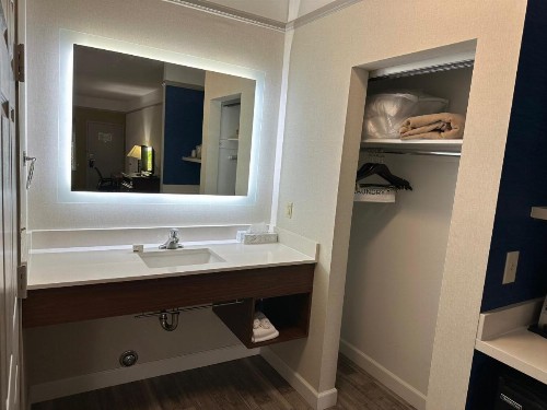Holiday Inn Express Hotel & Suites San Dimas an IHG Hotel - image 3