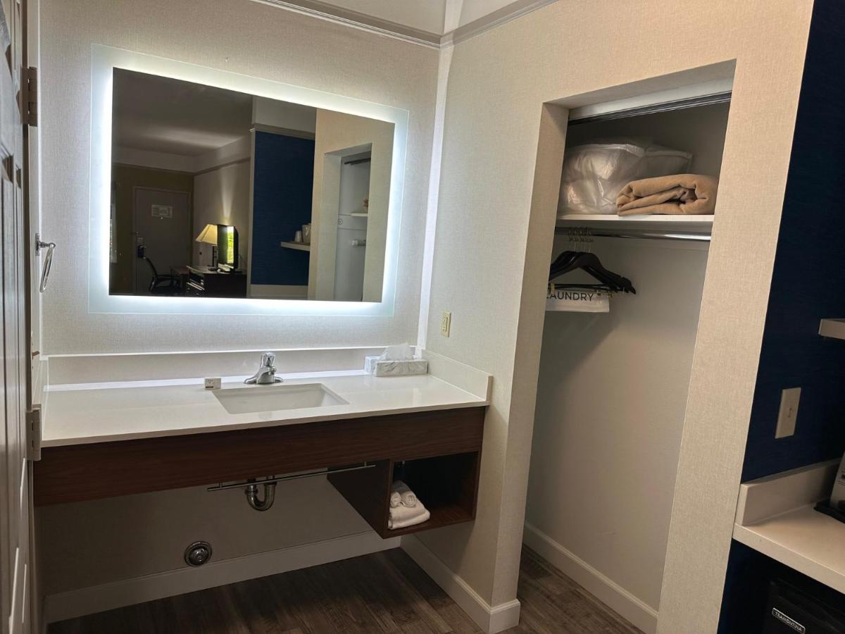 Holiday Inn Express Hotel & Suites San Dimas an IHG Hotel - image 3