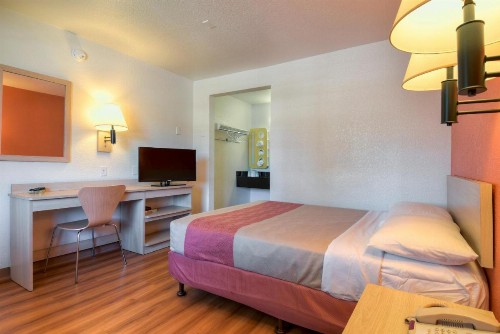Motel 6-San Dimas CA - Los Angeles - image 3