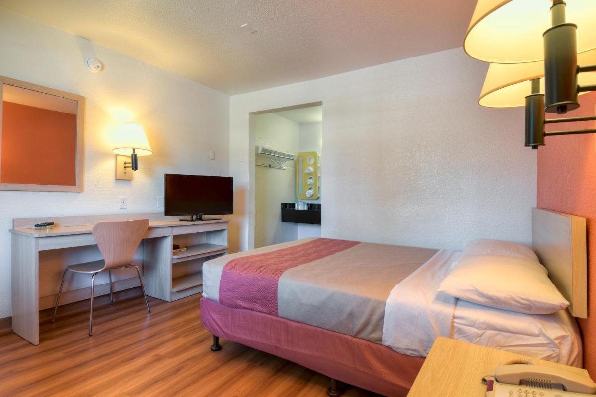 Motel 6-San Dimas CA - Los Angeles - image 3