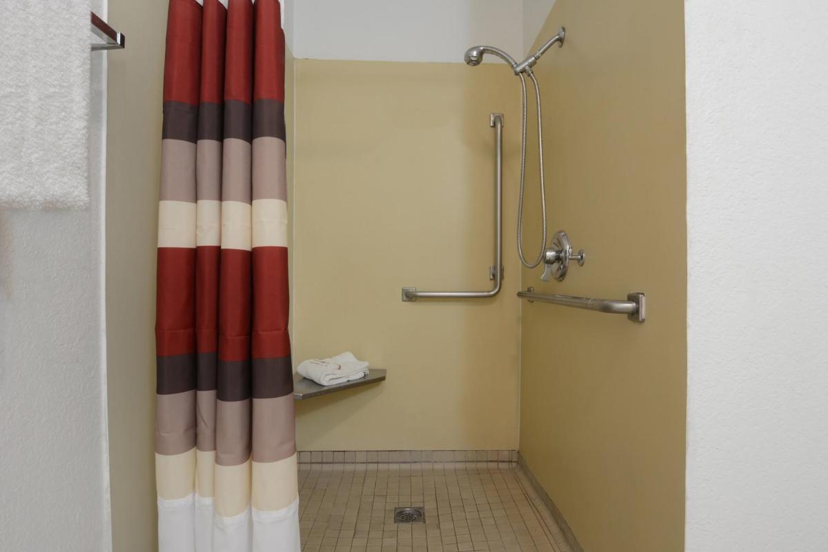 Red Roof Inn San Dimas - Fairplex - image 4