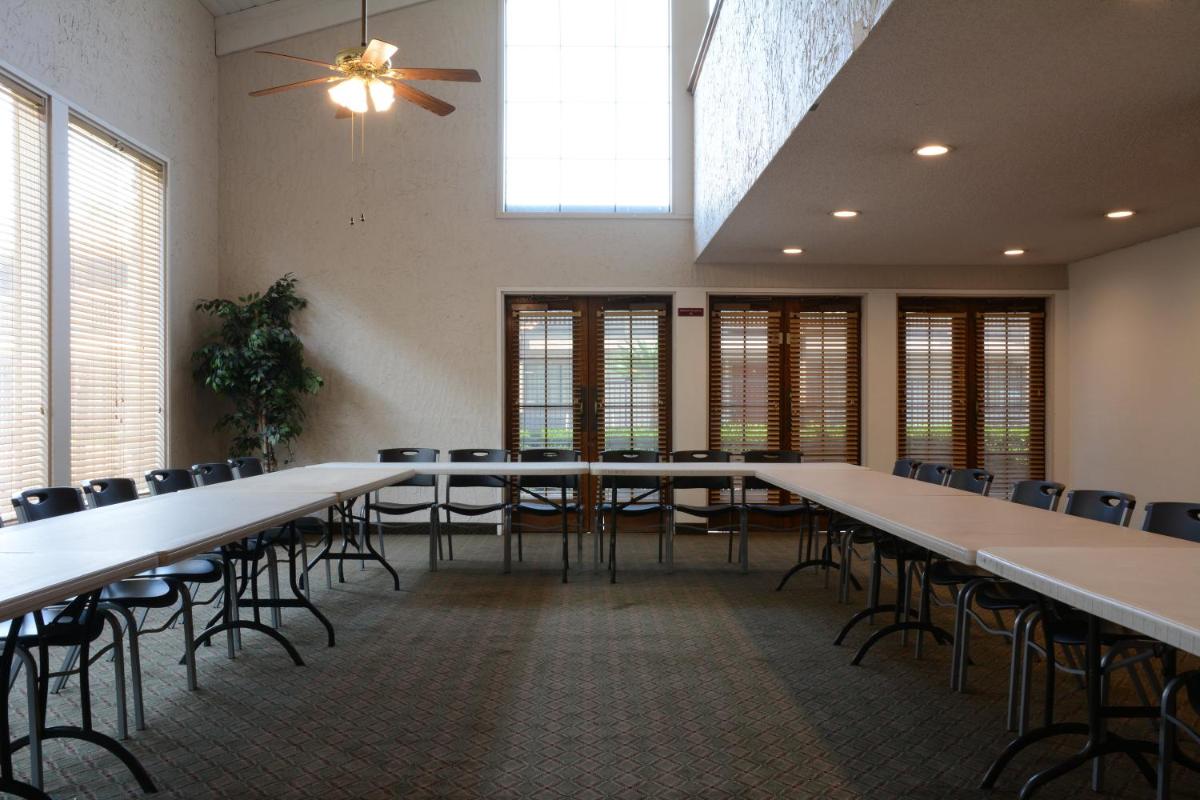 Red Roof Inn San Dimas - Fairplex - image 5