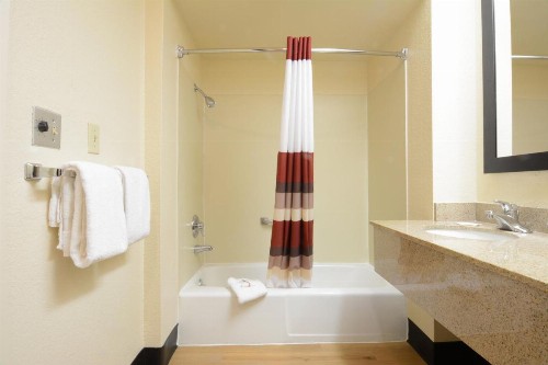 Red Roof Inn San Dimas - Fairplex - image 7