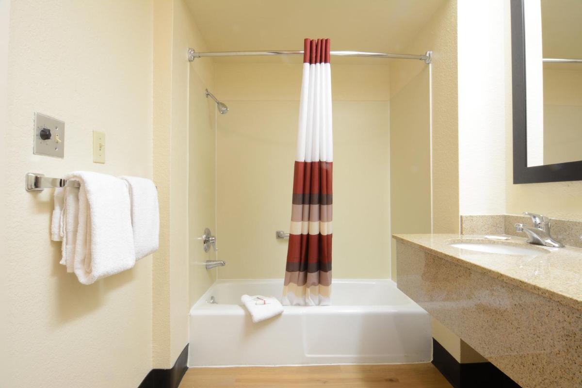 Red Roof Inn San Dimas - Fairplex - image 7