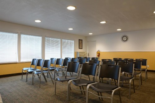 Red Roof Inn San Dimas - Fairplex - image 8