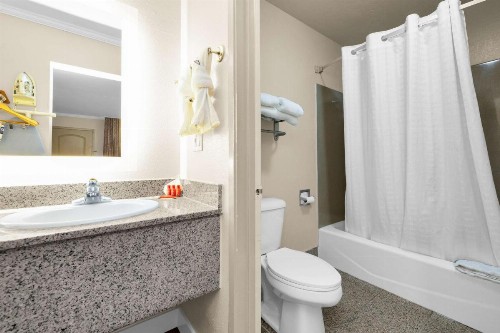 Howard Johnson by Wyndham San Francisco Marina District - image 14