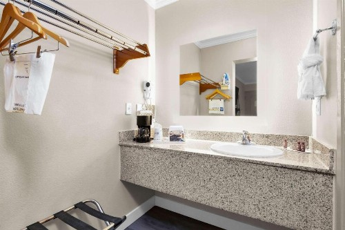 Howard Johnson by Wyndham San Francisco Marina District - image 22