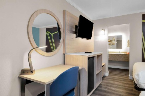 Howard Johnson by Wyndham San Francisco Marina District - image 26