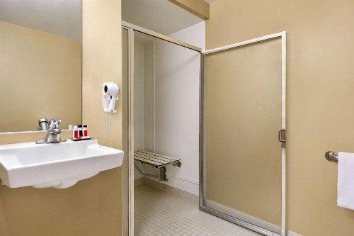 Travelodge by Wyndham Presidio San Francisco - image 28