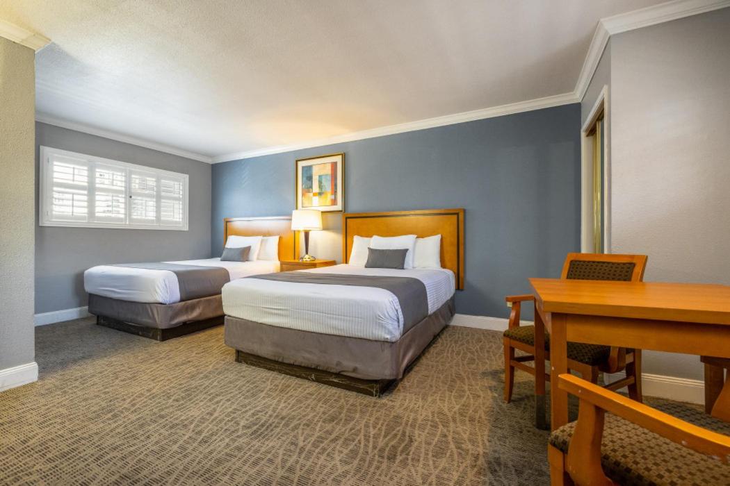SOMA Park Inn - image 2