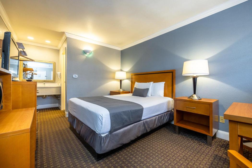 SOMA Park Inn - image 4
