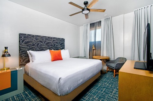 Good Hotel - image 13