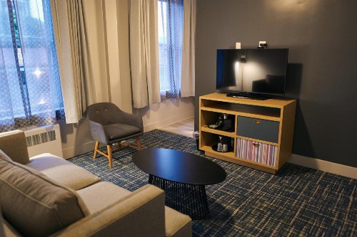 Good Hotel - image 23