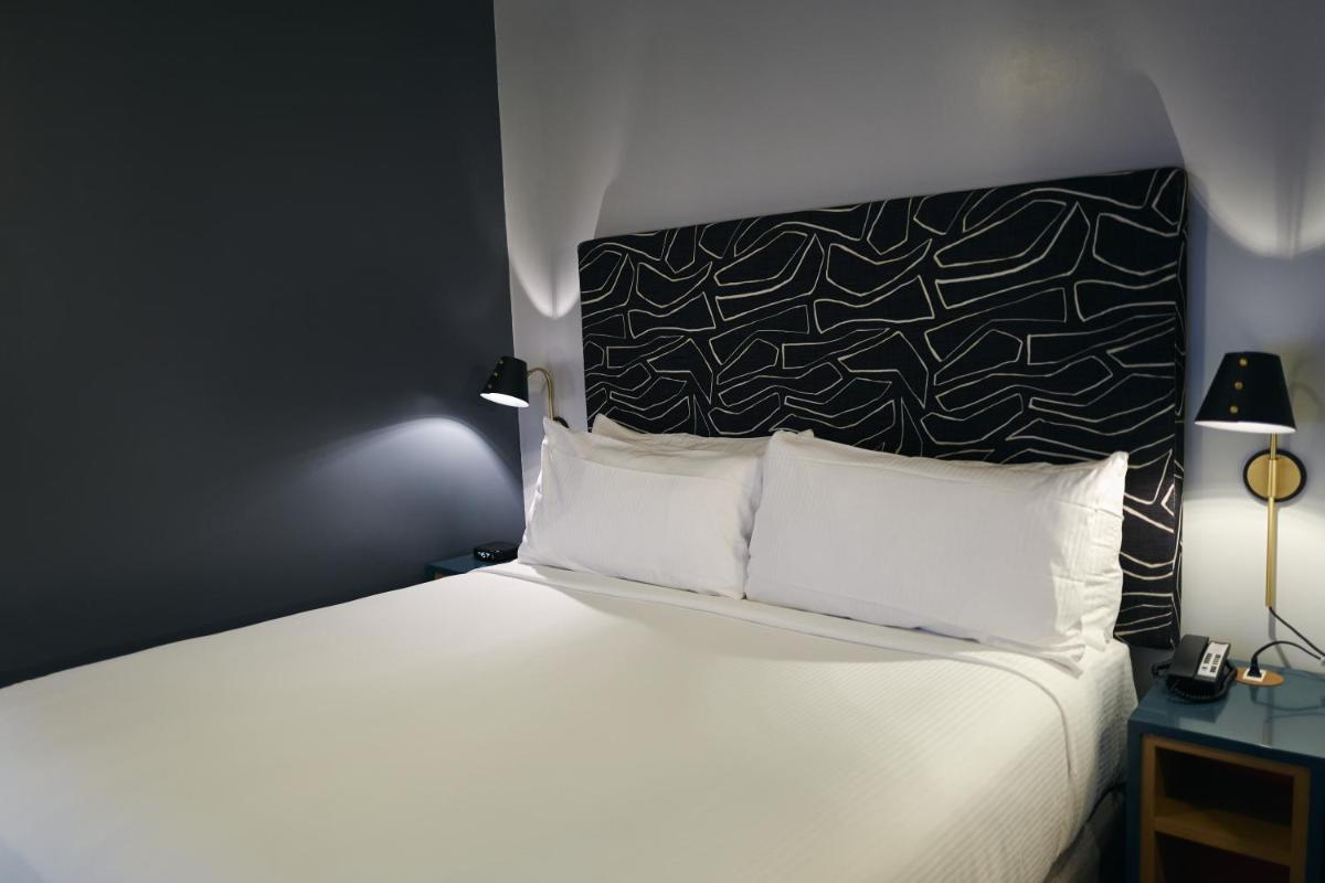 Good Hotel - image 5