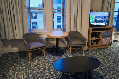 Good Hotel - image 8