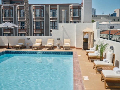 Americania Hotel - image 1