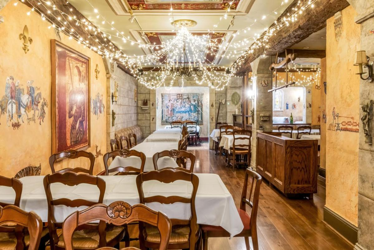 Cornell Hotel de France - image 2