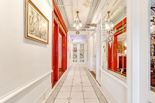 Cornell Hotel de France - image 23