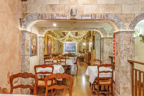Cornell Hotel de France - image 8