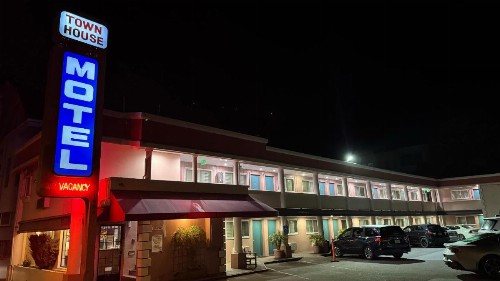 Town House Motel - image 13