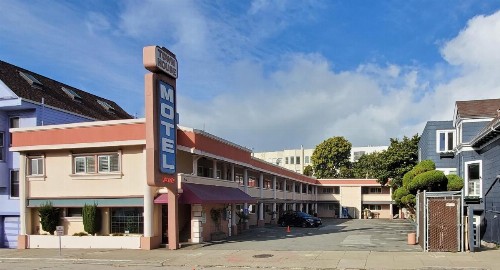Town House Motel - image 14
