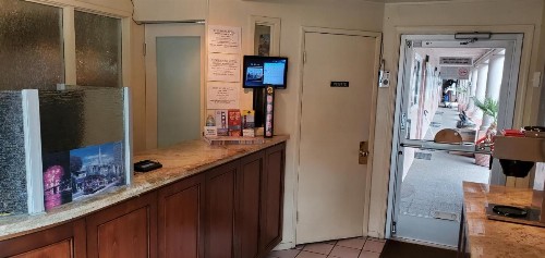 Town House Motel - image 21