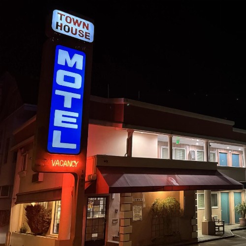 Town House Motel - image 24