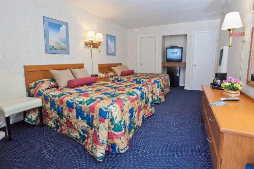 Town House Motel - image 27
