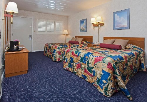Town House Motel - image 3
