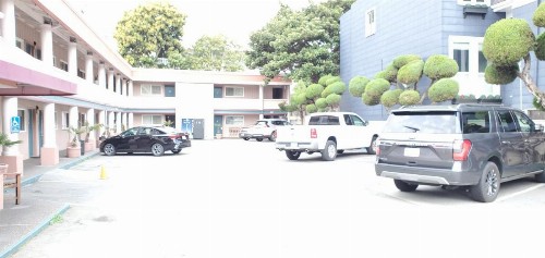 Town House Motel - image 5
