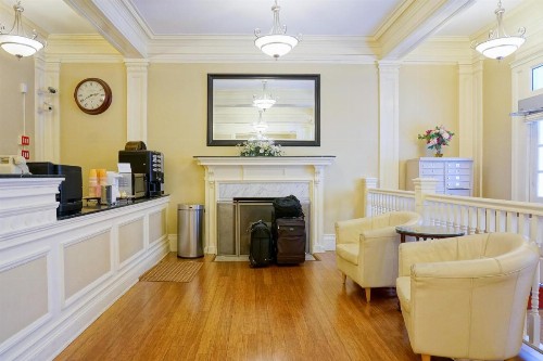 Grant Hotel - image 23