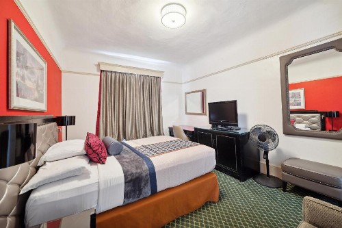 Union Square Plaza Hotel - image 14