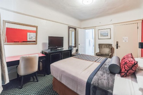 Union Square Plaza Hotel - image 17