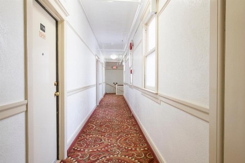 Union Square Plaza Hotel - image 20