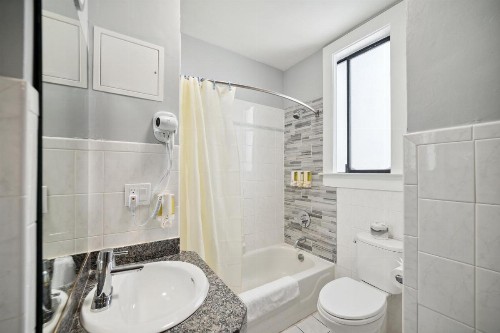 Union Square Plaza Hotel - image 28