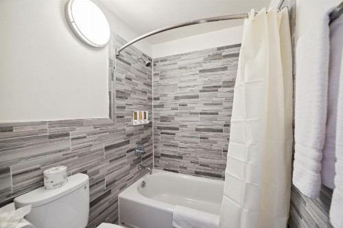 Union Square Plaza Hotel - image 31