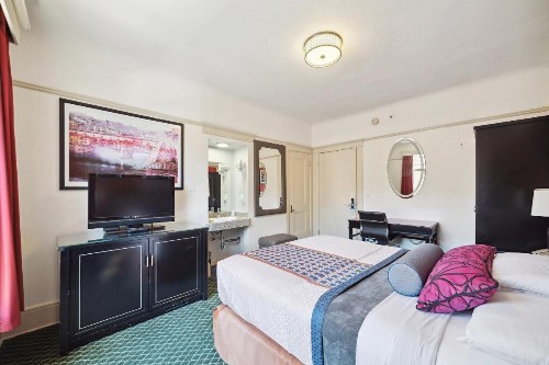 Union Square Plaza Hotel - image 38